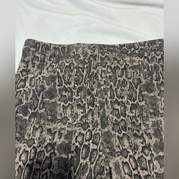 Spanx Snake Print Ankle Jean-Ish Leggings - Picture 5 of 10